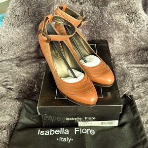 Isabella Fiore Brown/Tan Leather Pumps size 7 NEW